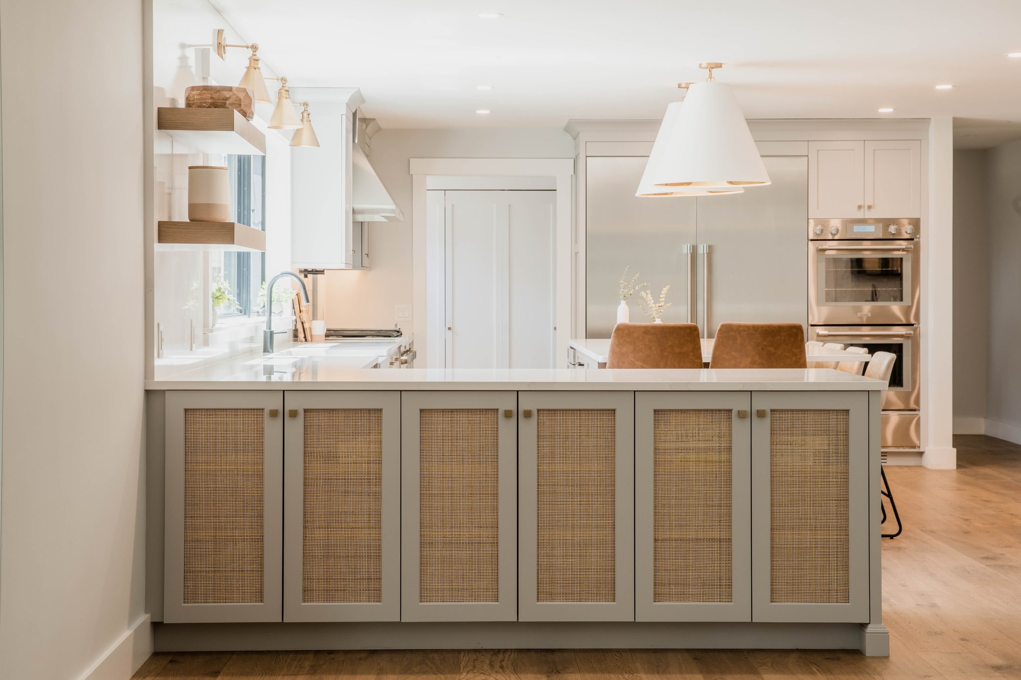 Custom Cabinets vs. Stock Cabinets – Which Is Right for You?