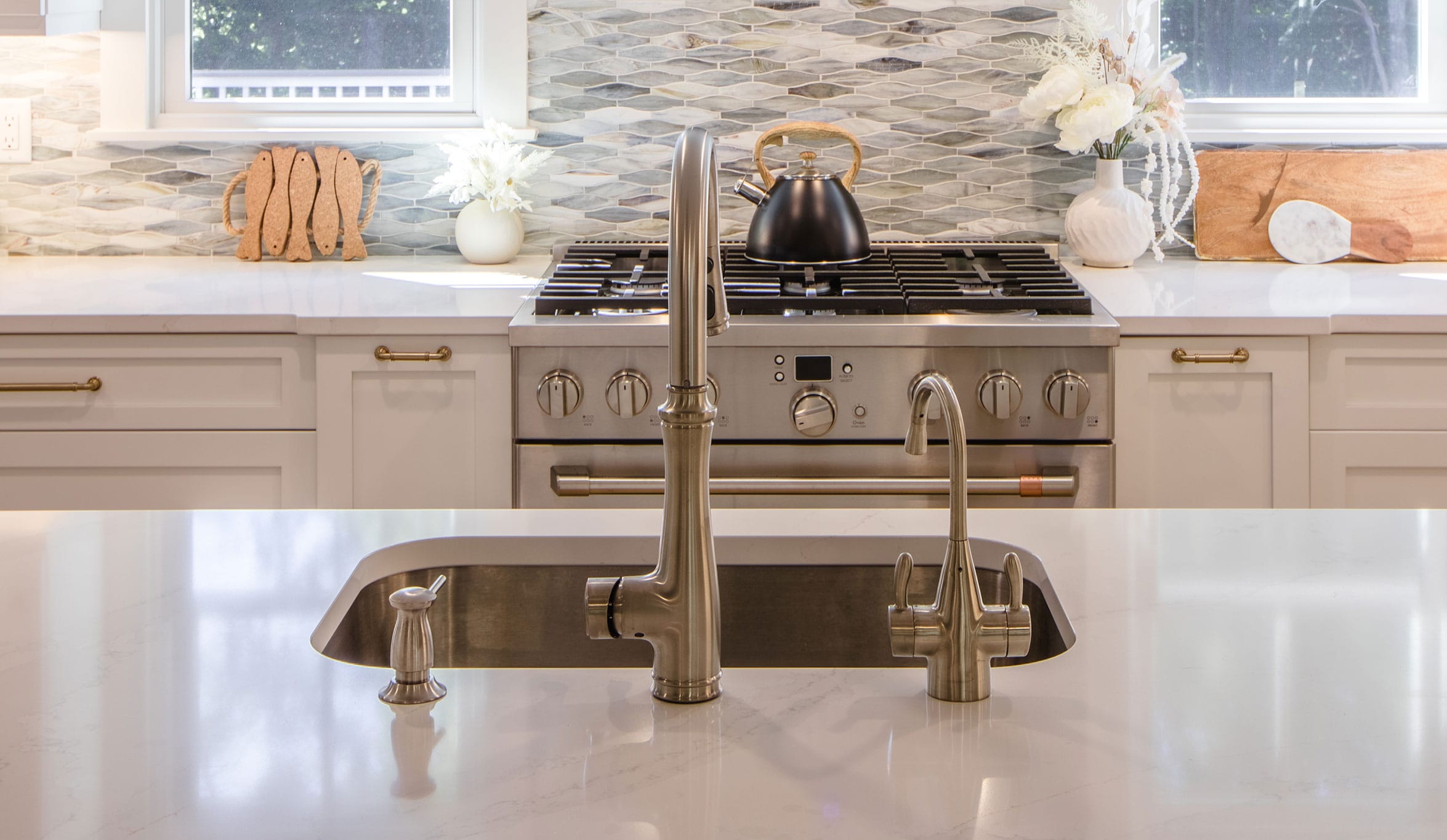 5 Things to Consider When Selecting Hardware and Fixtures for Your Kitchen or Bathroom Remodel